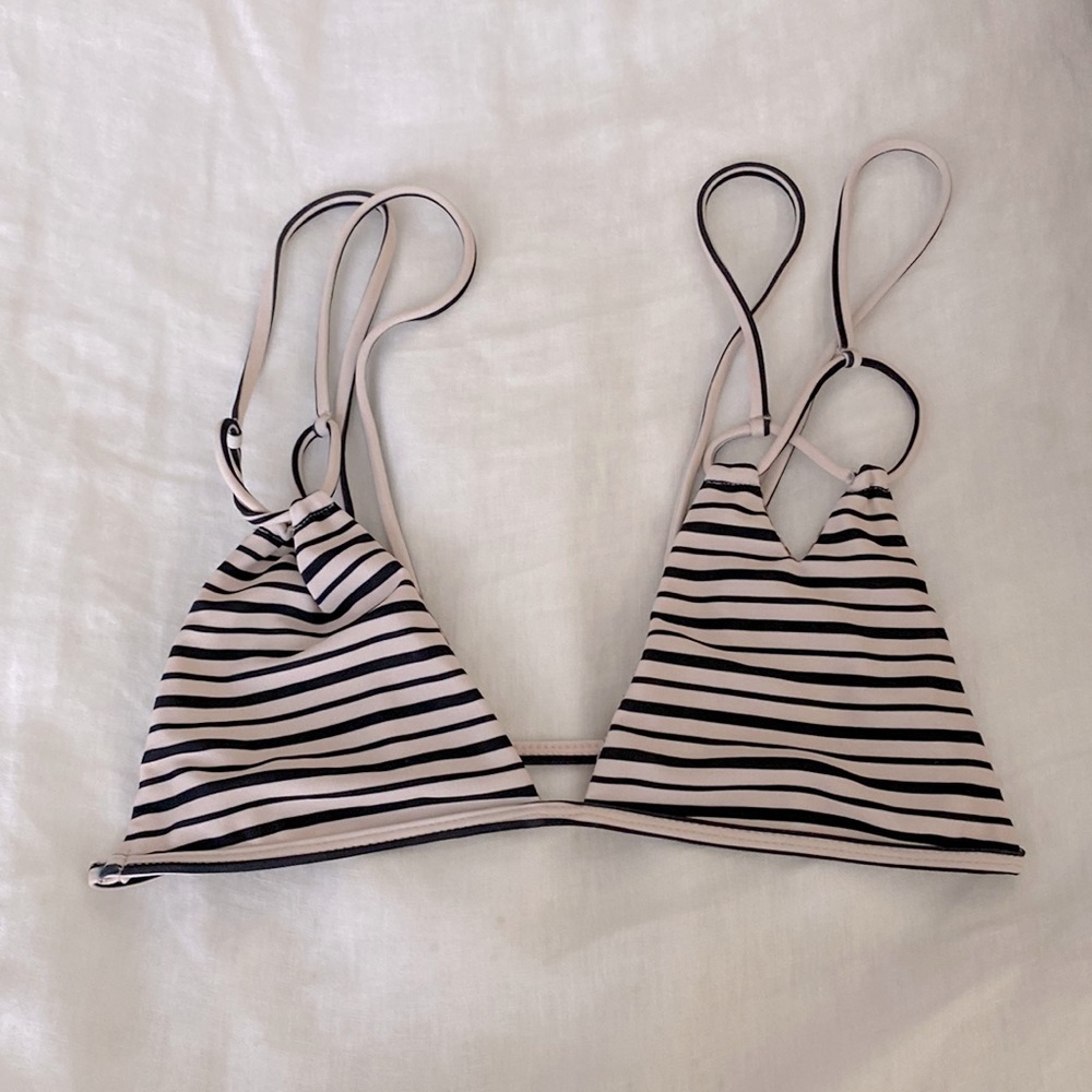 Acacia triangle top in cream with black stripes